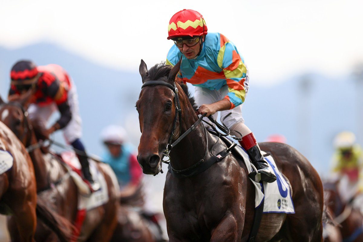 Ka Ying Lightning, sous la monte d'Andrea Atzeni, reste invaincu en trois sorties.